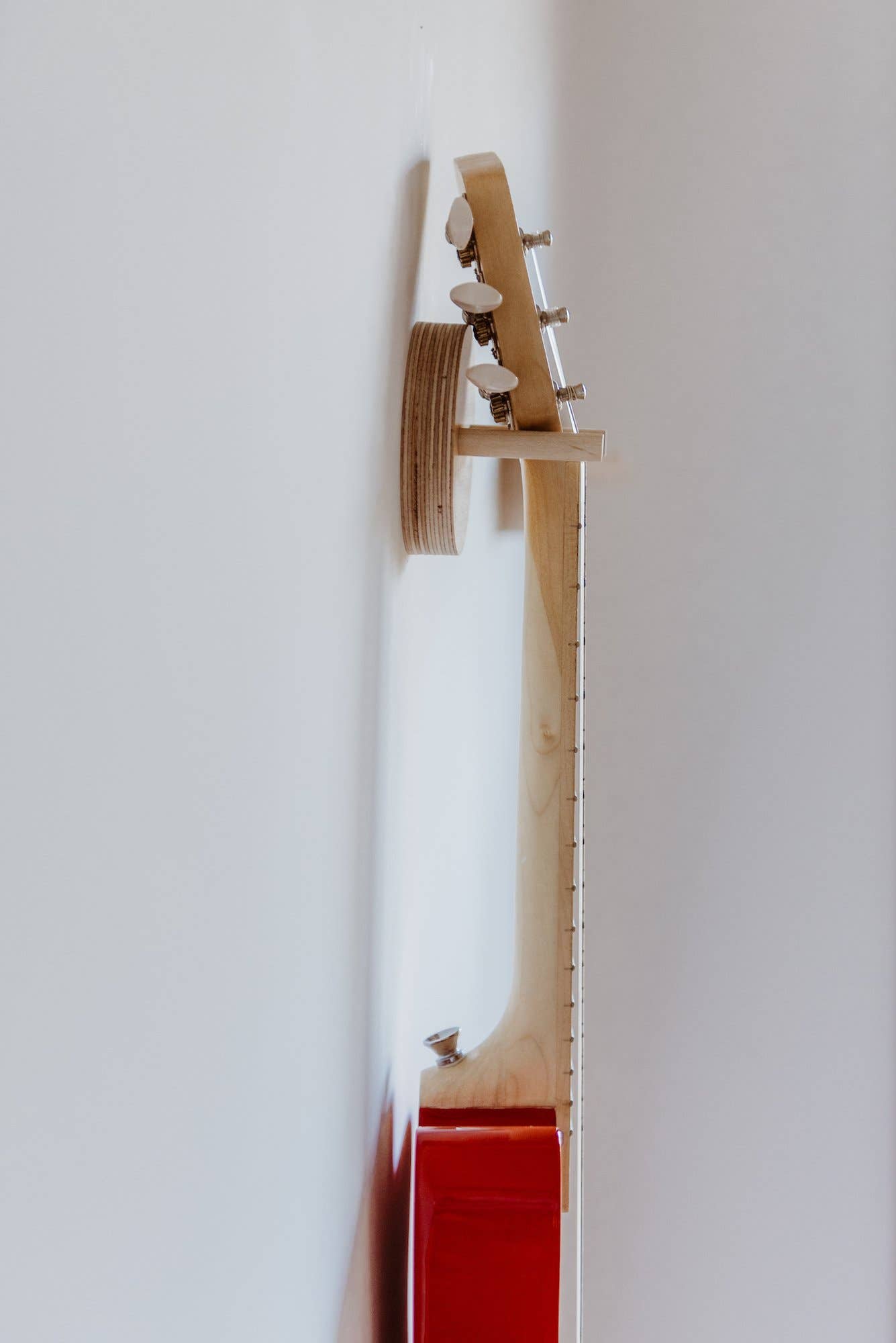 Loog Wall Hanger: 6-String (Loog Pro VI)